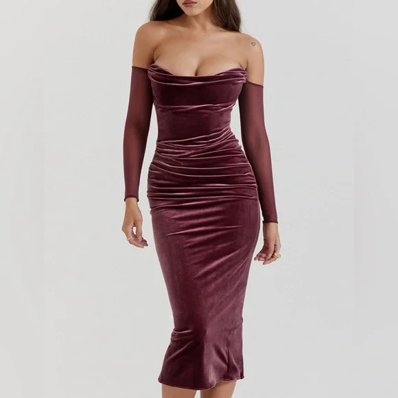 House of CB Leora
Mulberry Strapless Midi Dress - Picture 2 of 6